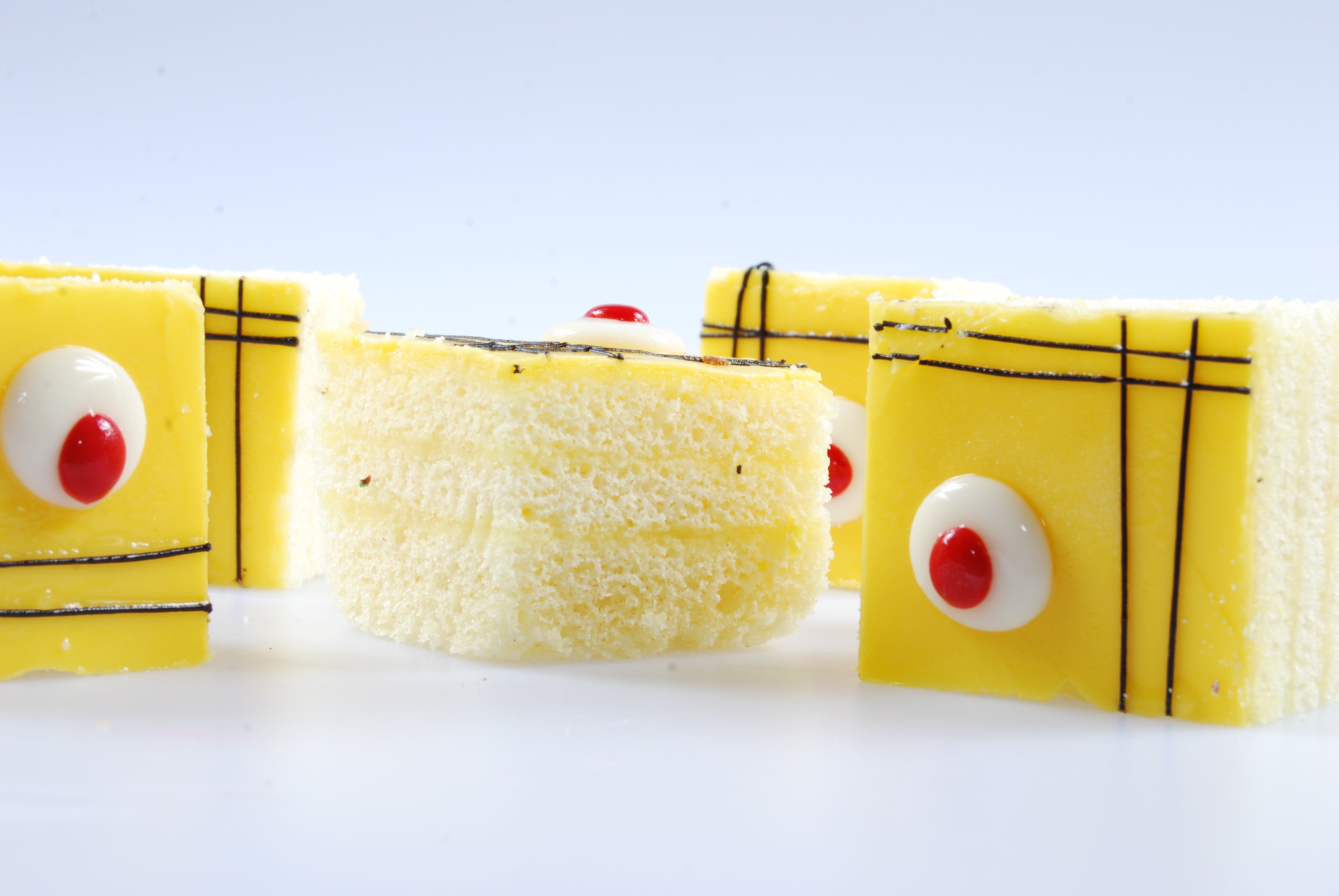 Pineapple Cake Slice, Mini